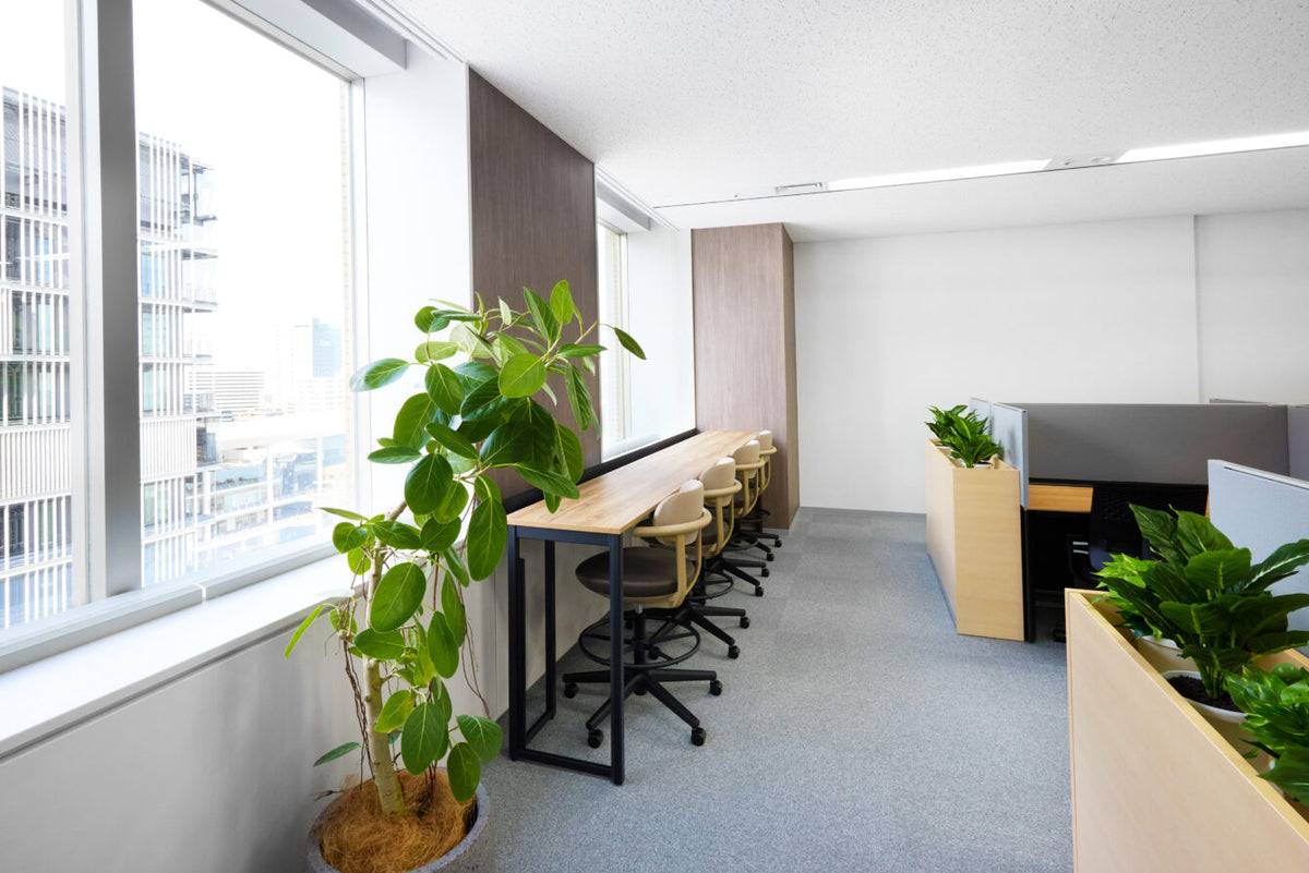 カウンター席や立ち作業の場所は、座りすぎを防ぐ
