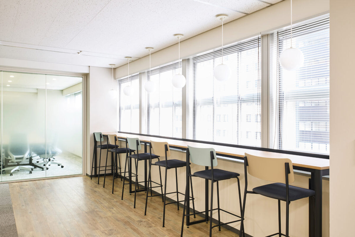 カウンター席は、待ち時間の短い場所に向く