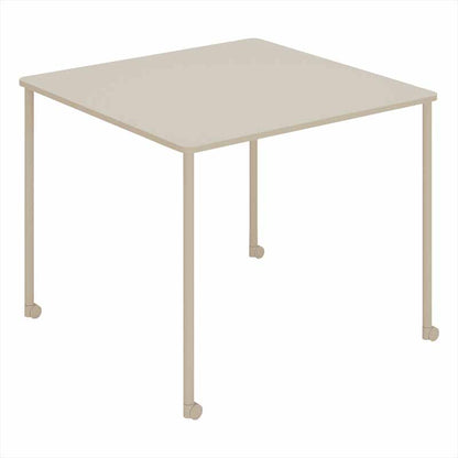 コクヨ Any Table 正方形。ホワイトブラウン。900×900×高さ720mm、4本キャスター脚。品番：TAN-MS0909MC-M1M11。Office Design Paletteの品番対応画像。